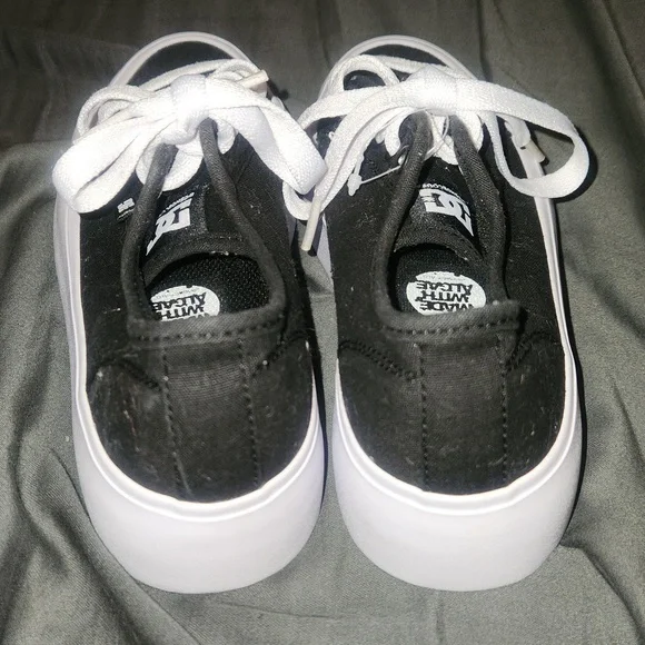 DC Platform Sneakers Women's Size 5 - Picture 2 of 8